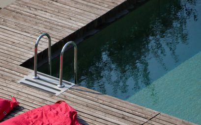 Pourquoi faire construire une piscine en bois ?