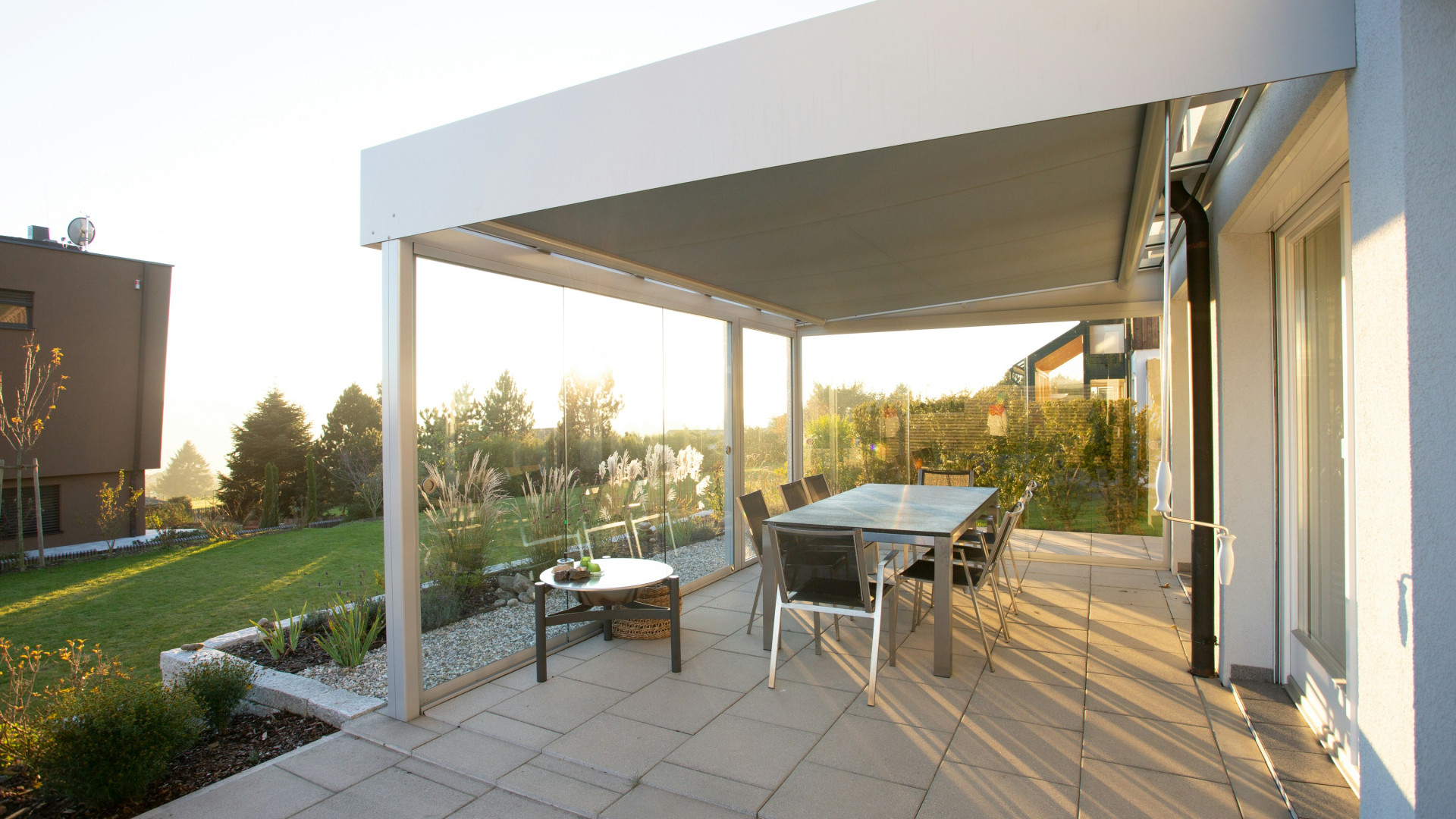 Les avantages de choisir une pergola bioclimatique