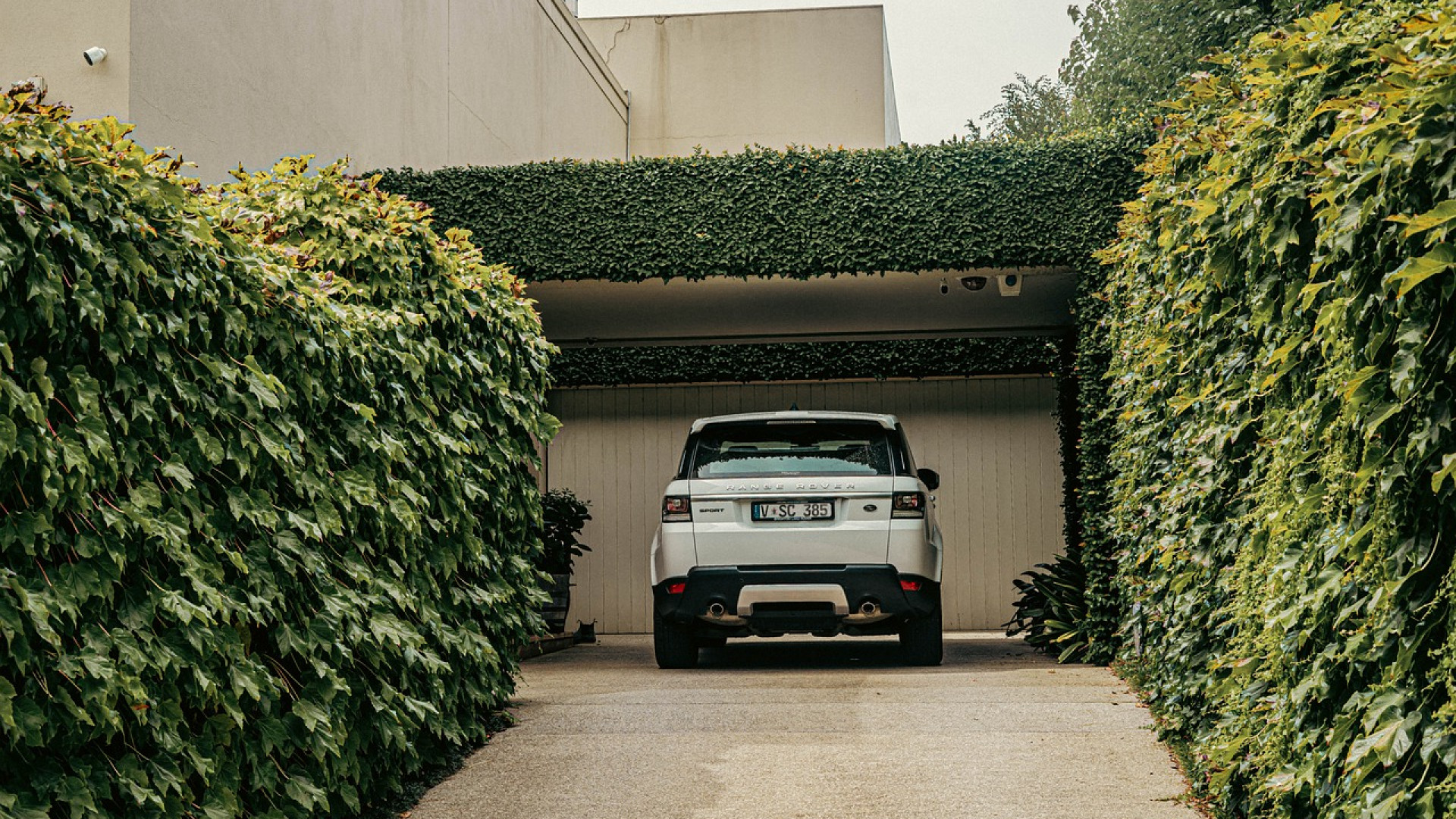 Protégez votre véhicule avec style grâce à un carport design