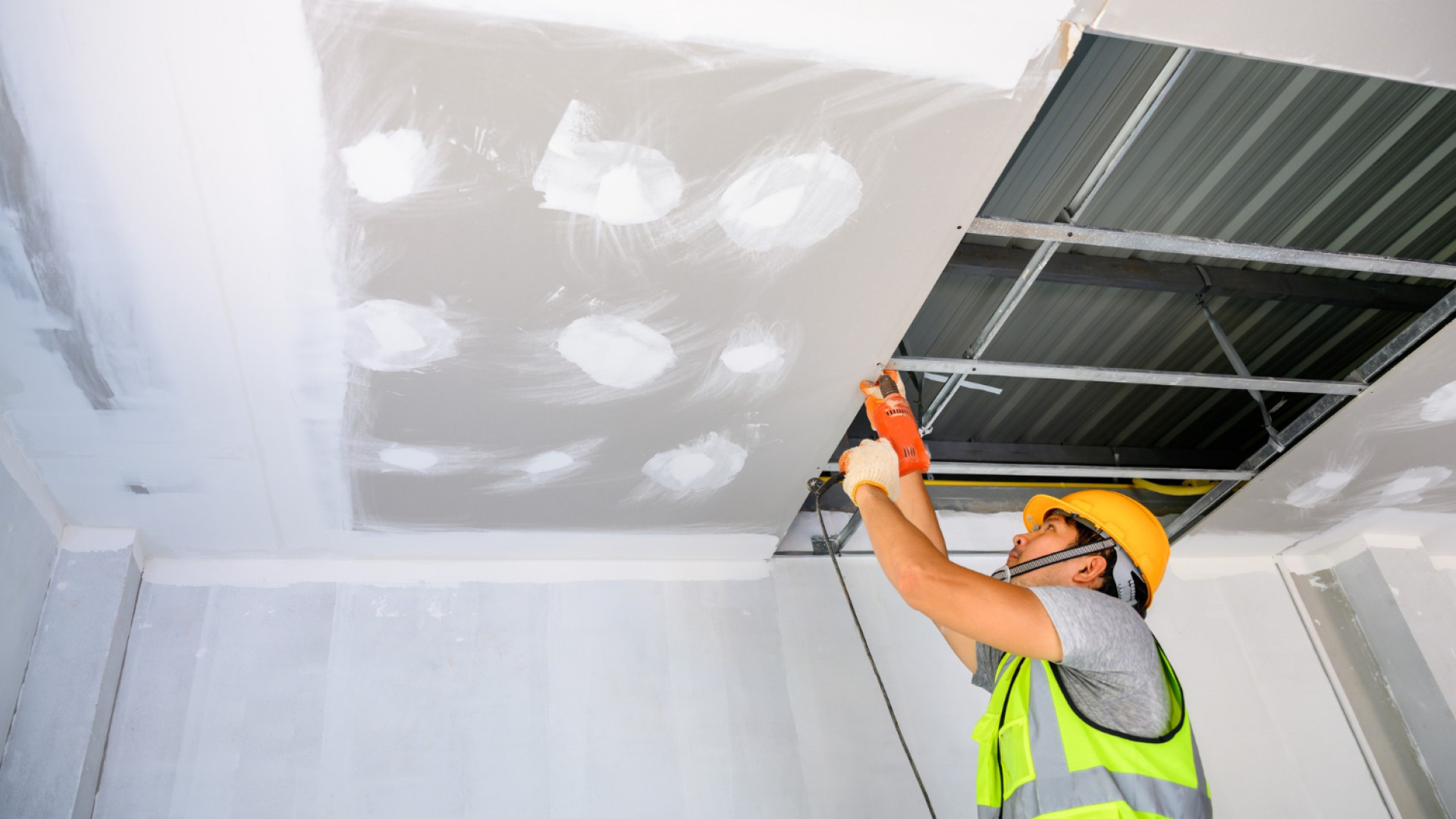 Rénovation de maison : faites appel à une entreprise de plafonnage pour un résultat impeccable !